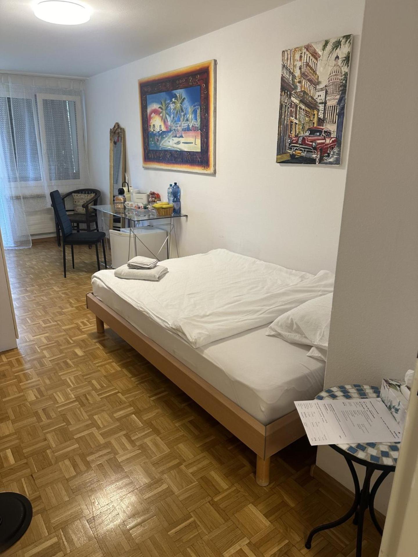 Schoenes Zimmer In Der City Basel Exterior photo