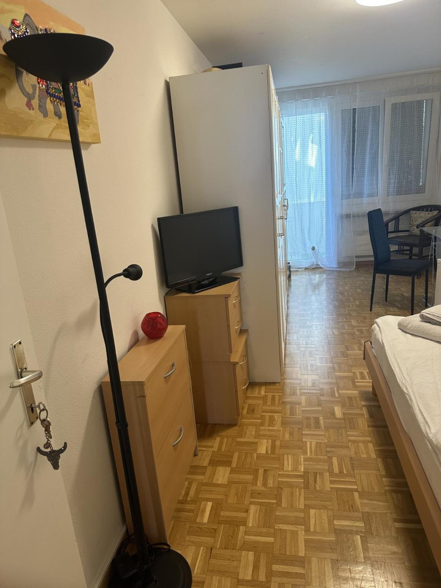 Schoenes Zimmer In Der City Basel Exterior photo